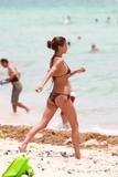 th_74360_Elisabetta_Canalis_in_bikini_on_beach_in_Miami_CU_ISA_050708_38_122_1157lo.jpg