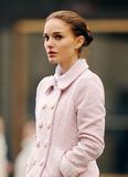 th_48399_Natalie_Portman_Black_Swan-OnSet_NYC_071209_010_122_144lo.jpg