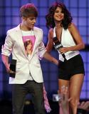 th_97998_SelenaGomez_22ndAnnualMuchMusicVideoAwards_190611_739_122_255lo.jpg