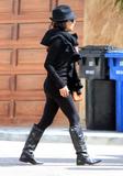 th_34141_celebrity_paradise.com_TheElder_EvaLongoria2011_03_25_arrivingatLAX13_122_32lo.jpg
