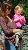 th_48307_Celebutopia-Jennifer_Garner_with_daughter_in_Pacific_Palisades-23_122_429lo.jpg