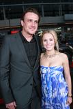 th_81192_Kristen_Bell_-_Forgetting_Sarah_Marshall_premiere_in_Hollywood_-_April_10_2008_238_122_430lo.jpg