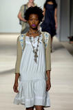 th_40104_Marc_by_Marc_Jacobs_Celebrity_City_NY_S-S_07_81362_123_452lo.jpg