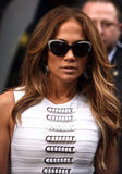 th_47166_celebrity_paradise.com_TheElder_JenniferLopez2011_06_13_BacktoherHotelinLondon2_122_469lo.jpg