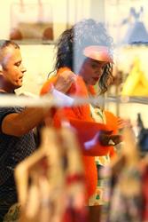 th_558395107_RihannaoutforshoppinginPortoCervo17.7.2012_67_122_48lo.jpg