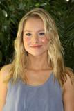 th_11309_kristen_bell_couples_retreat_press_conference_42_122_510lo.jpg
