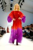 th_60832_celebrity_city_Karolina_Kurkova_on_Runway_19_123_528lo.jpg