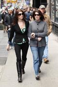 th_650295641_Celebutopia_NET.Ashley_Greene_shopping_for_furniture_with_parent_in_NYC.03_19_2011.HQ.25_122_537lo.jpg