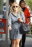 th_02838_Reese_Witherspoon_Out_for_Lunch_in_Brentwood_October_22_2012_011_122_583lo.jpg