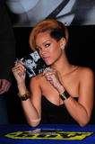 th_97630_celebrity-paradise.com_Rihanna_Best_0102_123_610lo.jpg