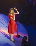 th_49669_Preppie_Taylor_Swift_turns_on_the_Westfield_Christmas_Lights_28_122_69lo.jpg