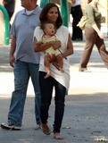th_06317_Celebutopia-Halle_Berry_with_her_daughter_in_Beverly_Hills-19_122_871lo.jpg