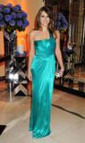 th_96857_elizabeth-hurley-attends-the-louis-dundas-centre-charity-ball-20091008-4_122_871lo.jpg