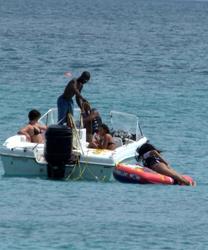 th_238071165_RihannaenjoysafunridewithfriendsonaboatinBarbados_122_122_97lo.jpg