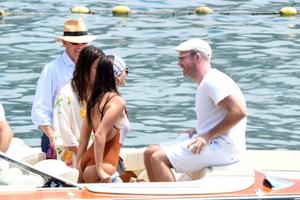 Emily-Ratajkowski-Wearing-Swimsuits-on-a-Boat-in-Positano%2C-Italy-6_23_17-16d45m6e31.jpg