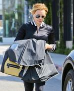 http://img133.imagevenue.com/loc474/th_202595255_Hilary_Duff_out_and_about_in_LA1_122_474lo.jpg
