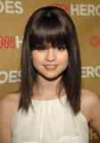 http://img133.imagevenue.com/loc752/th_29920_Selena_Gomez_2008-11-22_-_Second_Annual_CNN_Heroes_An_All-Star_Tribute_092_122_752lo.jpg